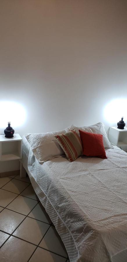 Residencial Costumes Brasileiras Hotel บอมบินญัส ภายนอก รูปภาพ
