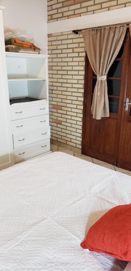 Residencial Costumes Brasileiras Hotel บอมบินญัส ภายนอก รูปภาพ