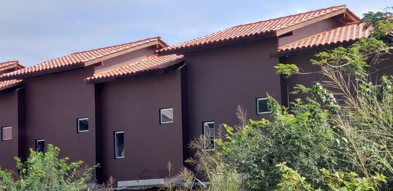 Residencial Costumes Brasileiras Hotel บอมบินญัส ภายนอก รูปภาพ