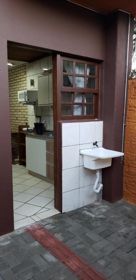 Residencial Costumes Brasileiras Hotel บอมบินญัส ภายนอก รูปภาพ